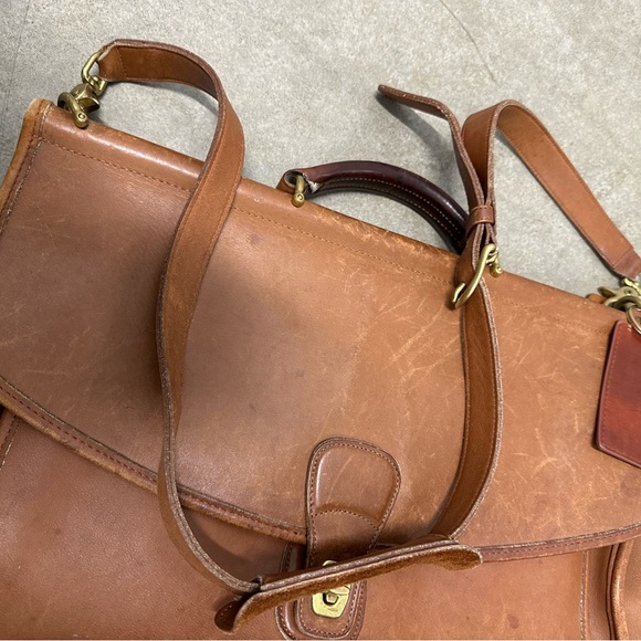 Coach Vintage Beekman Leather Flap Twist Lock Briefcase Messenger Bag has hole - Picture 10 of 10